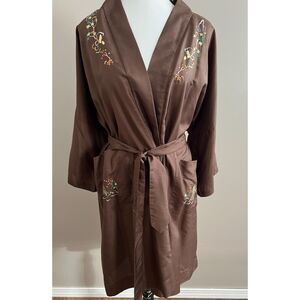 Vintage Pearls 100% brown hand embroidered silk robe/kimono. Size L.